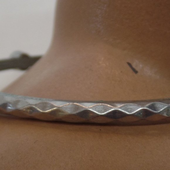 Graziano (Stamped) Silvertone Bangle Bracelet 7" Wrist or Smaller 4 Stations - Picture 2 of 10